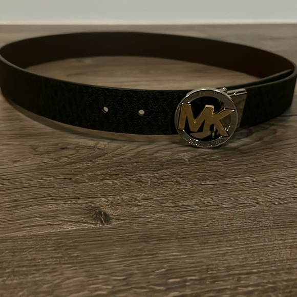 Michael Kors Reversible Belt - Picture 1 of 10